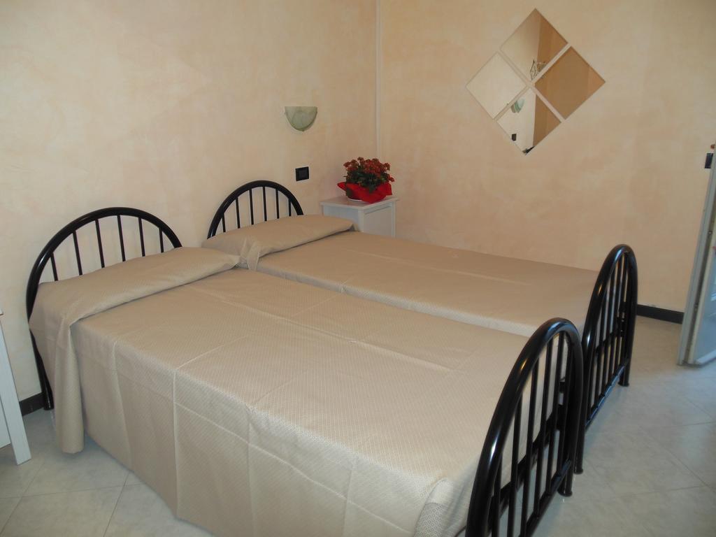 Residenza Hotel Garden Toscolano-Maderno Habitación foto